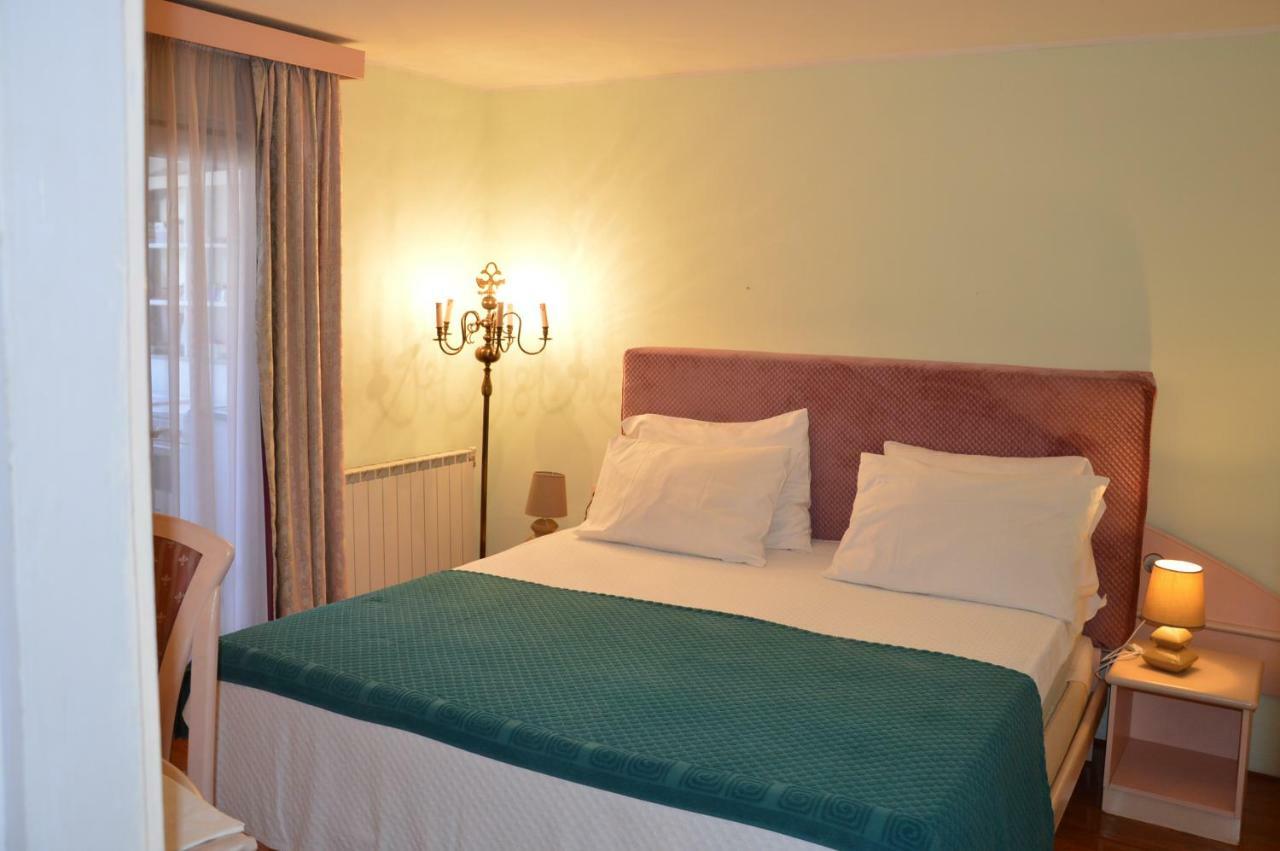 Hous Mira Apartment Porec Bagian luar foto