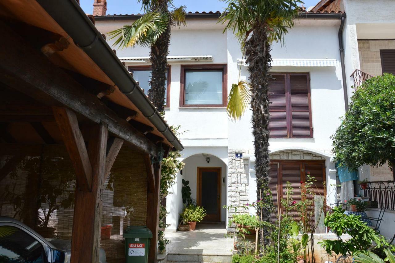 Hous Mira Apartment Porec Bagian luar foto