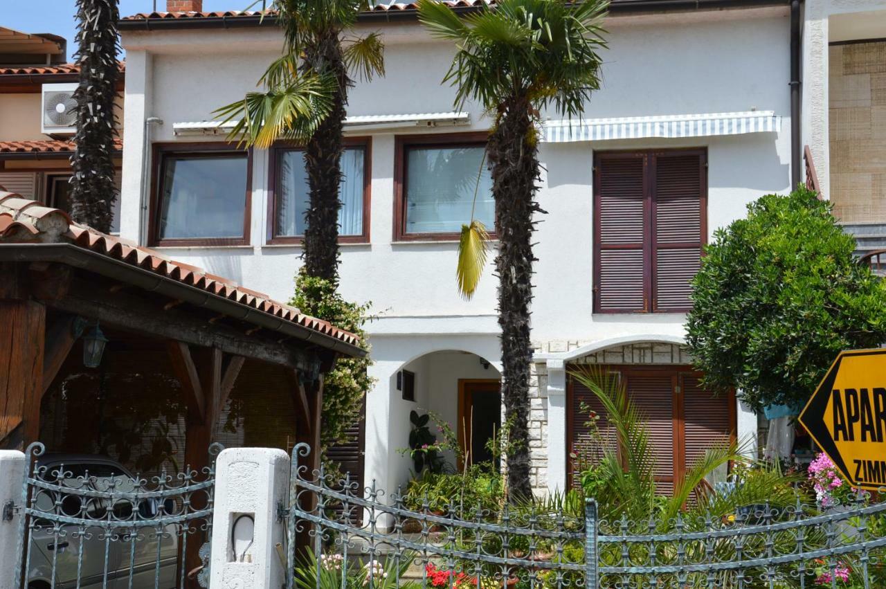 Hous Mira Apartment Porec Bagian luar foto